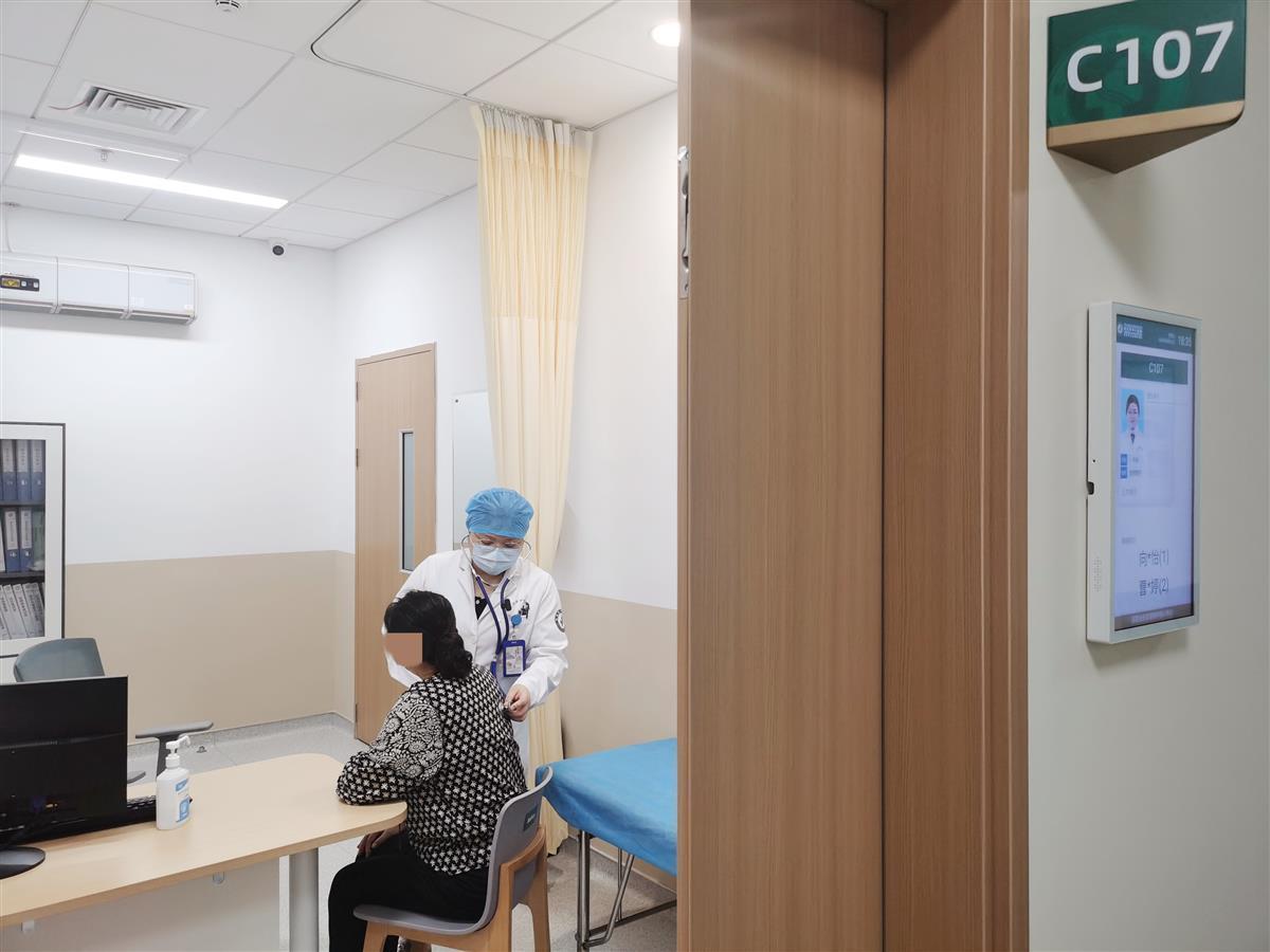 武漢市中心醫(yī)院高溫天氣便民舉措 黃昏門診與清涼驛站提升就醫(yī)體驗